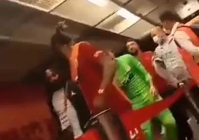 Muslera Alanyasporlu oyunculara saldırdı