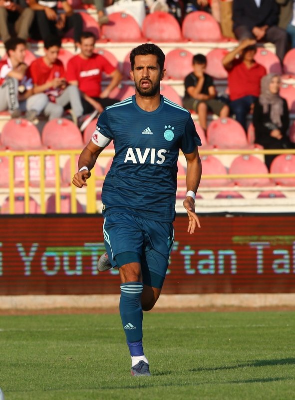 Fenerbahçe’ye 1 santrfor 1 orta saha!