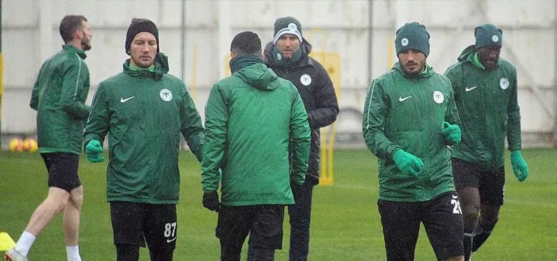 Atiker Konyaspor yağmur altında çalıştı
