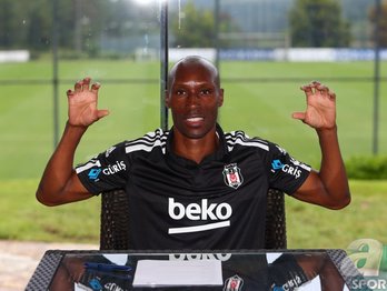BEŞİKTAŞ TRANSFER HABERLERİ - Atiba Hutchinson gelişmesi! Beşiktaş’ta kalacak mı?
