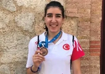 Melis Durul'dan 'Evde kal' çağrısı