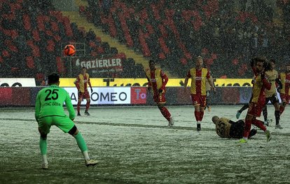 Gaziantep FK - Yeni Malatyaspor maçı kar nedeniyle tatil edildi!