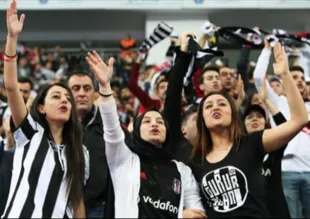 Beşiktaşlı taraftarlar UEFA'ya mail yağdırdı