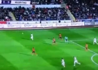 Adebayor'un deparı sosyal medyayı salladı