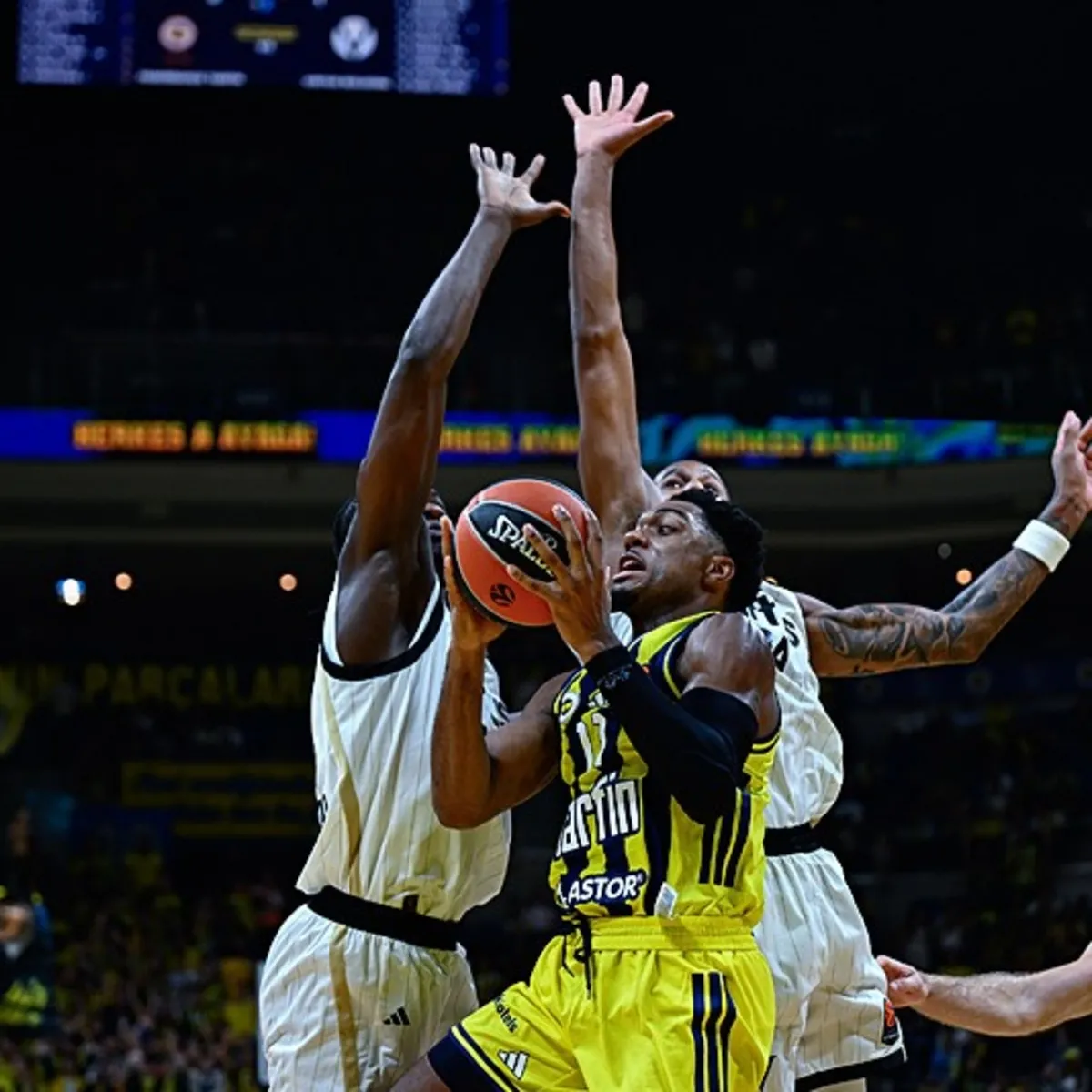 Fenerbahçe Tarfin, EuroLeague'de Virtus Bologna'yı 78-68 Yenildi
