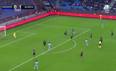 Danilo Sikan'ın nefis şutu direğe takıldı!