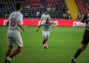 Sneijder’den hakeme Türkçe tepki