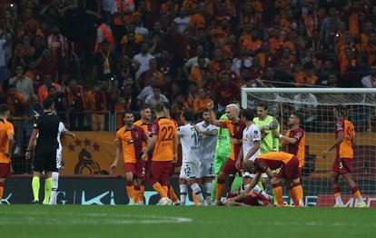 Galatasaray Konyaspor maçında kırmızı kart çıktı!