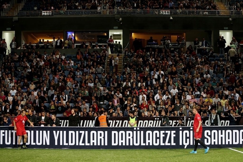 Futbolun yıldızları Darülaceze için oynadı