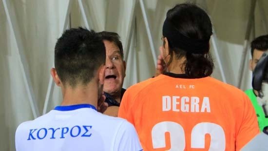 Hem dayak yedi hem kulüpten kovuldu!