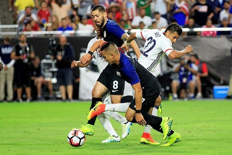 Futbol kuralları baştan aşağı değişiyor! Artık onlar da kart görecek