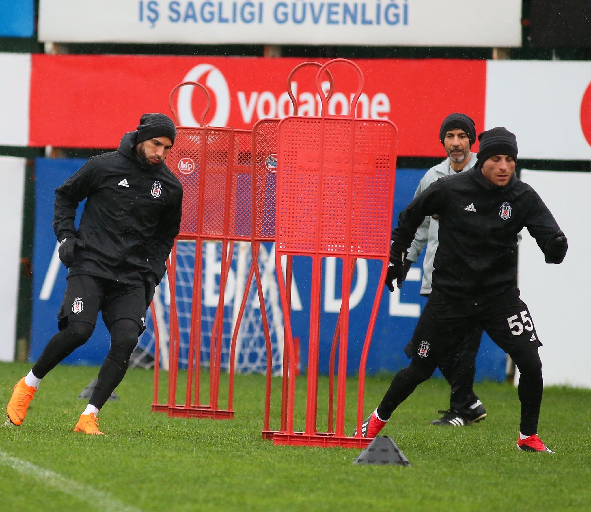 Beşiktaş’ın iki yıldızı derbide yok!