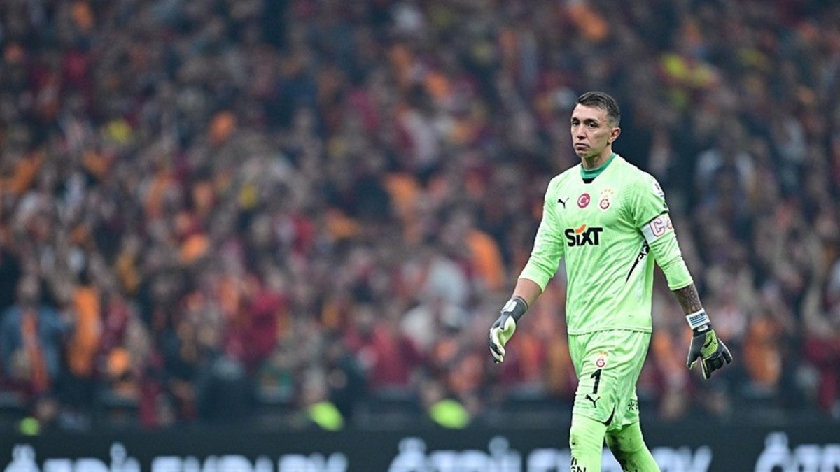 Fernando Muslera basın toplantısında gözyaşlarını tutamadı! Fernando Muslera basın toplantısında gözyaşlarını tutamadı!