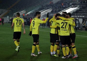 İstanbulspor deplasmanda Akhisar'ı devirdi