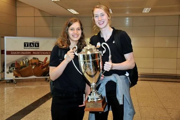 Avrupa şampiyonu VakıfBank yurda döndü - 2