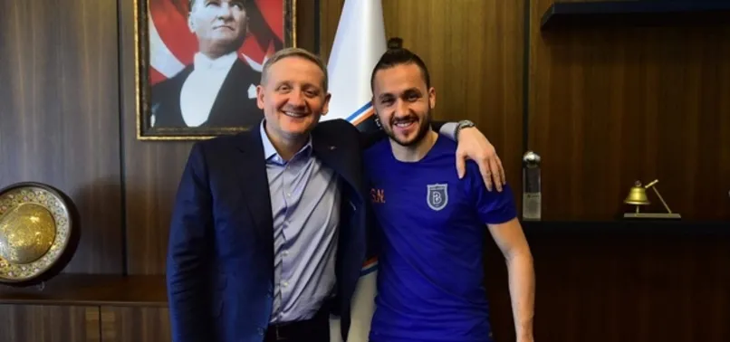 Başakşehir'de çifte imza!