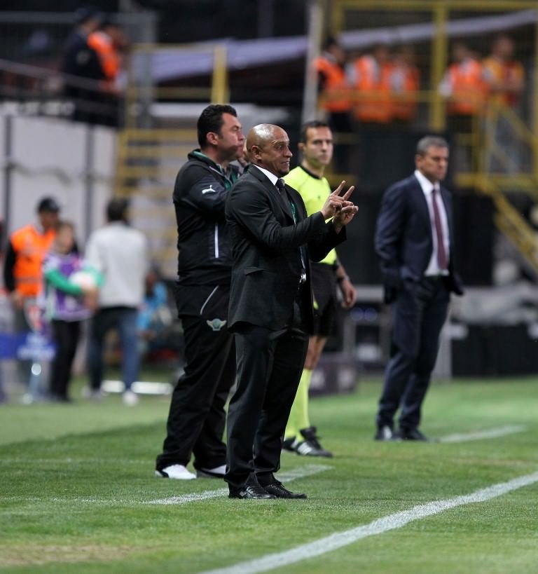 Fenerbahçe’den Roberto Carlos açıklaması