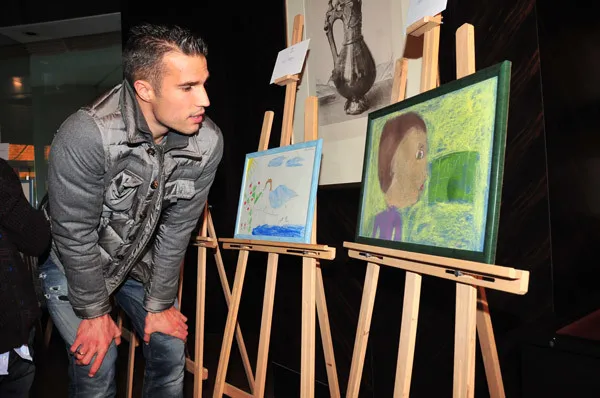 Robin van Persie Suriyeli çocukların sesi oldu - 1