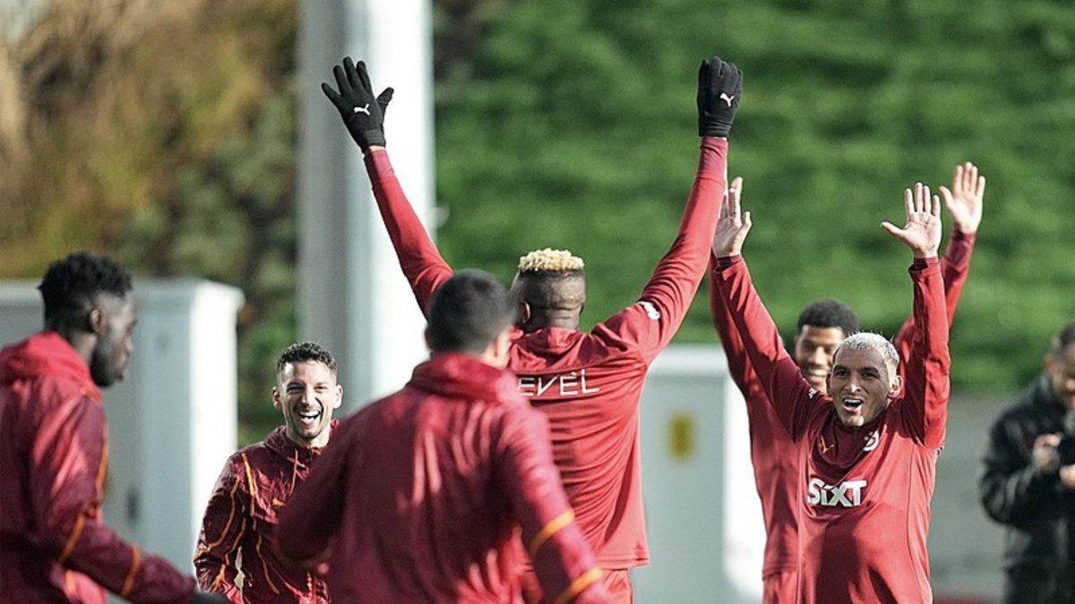 Galatasaray'da Beşiktaş derbisinin hazırlıkları tamamlandı! Osimhen ve Davinson... Galatasaray'da Beşiktaş derbisinin hazırlıkları tamamlandı! Osimhen ve Davinson...