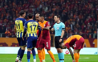 Galatasaray - Fenerbahçe derbisinde tansiyon arttı! 4 sarı kart...