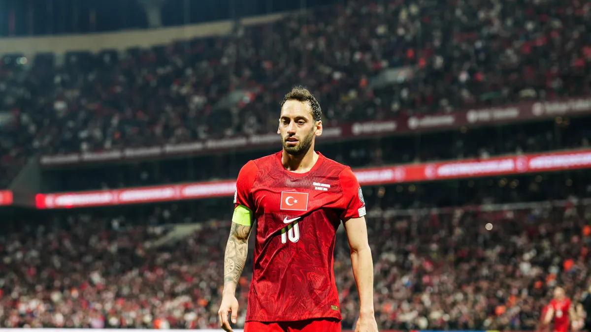 Galatasaray'da Okan Buruk'tan yakın temas: Hakan Çalhanoğlu