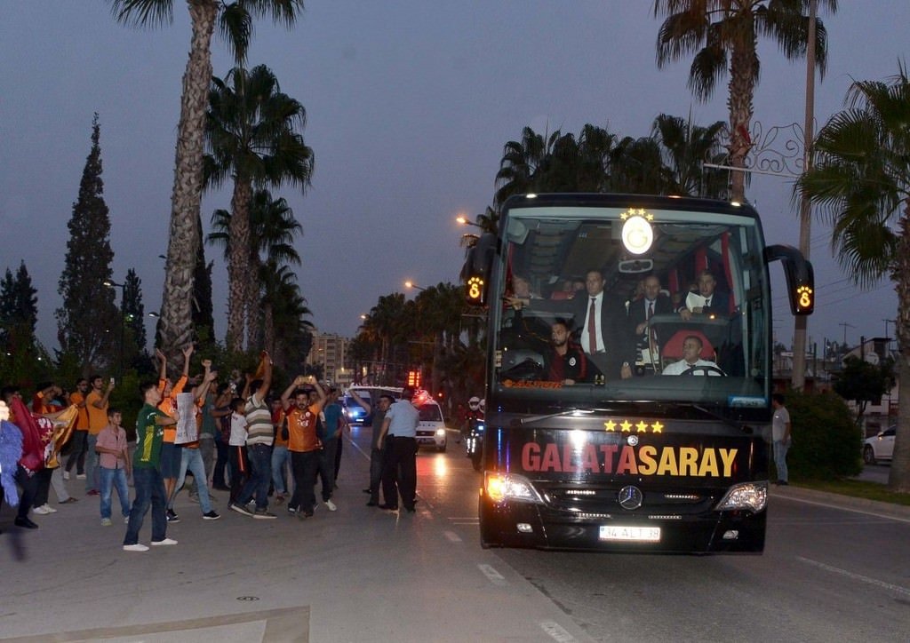 Galatasaray, Adana’da coşkuyla karşılandı