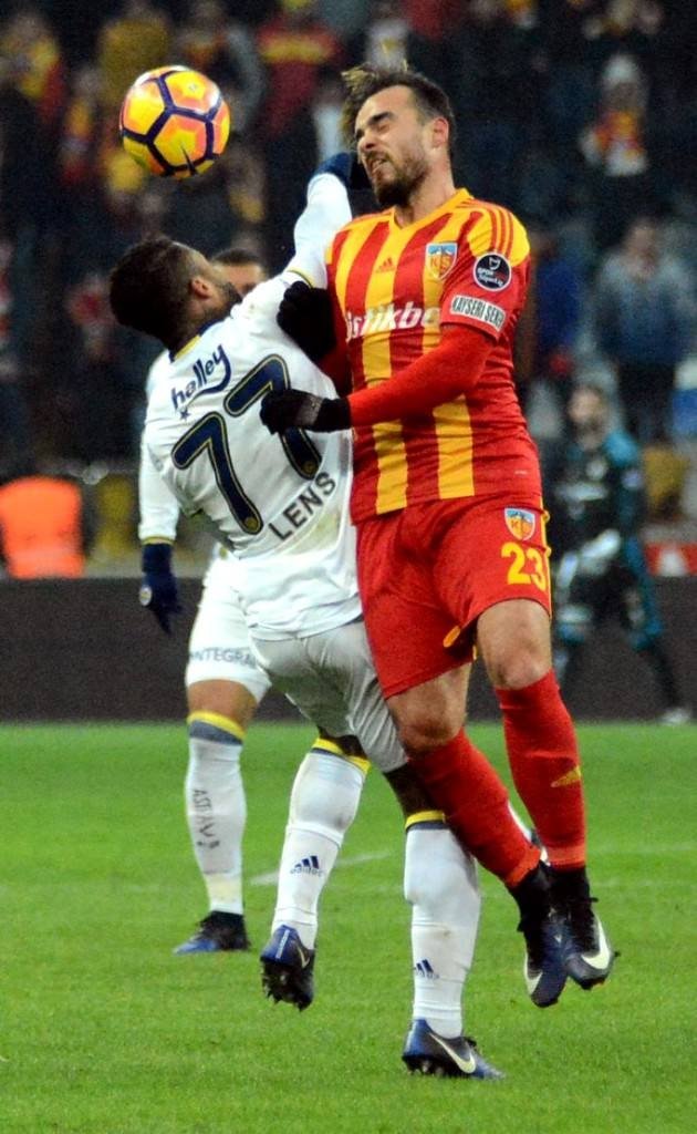 Kayserispor-Fenerbahçe karşılaşmasından kareler