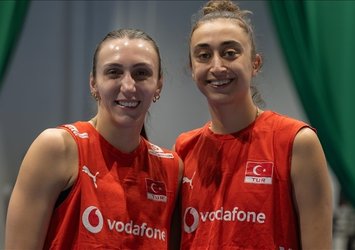 Aslı Kalaç ve Elif Şahin galibiyetten emin