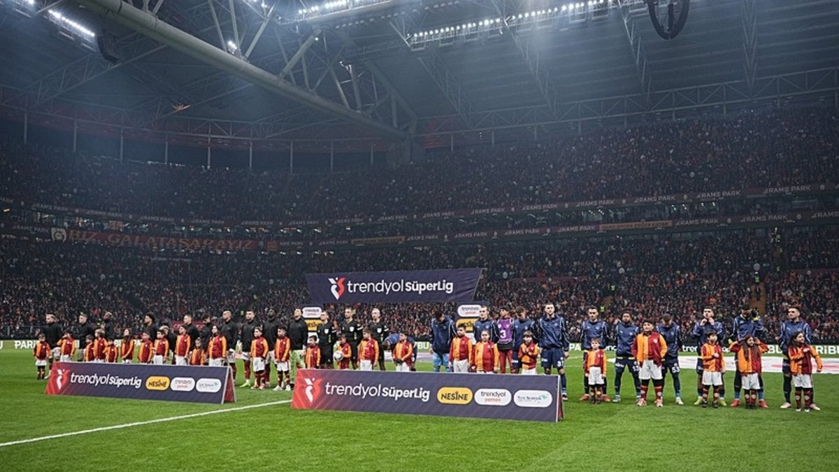 Fenerbahçe-Galatasaray derbisi öncesi seferberlik! Primler havada uçuşuyor Fenerbahçe-Galatasaray derbisi öncesi seferberlik! Primler havada uçuşuyor