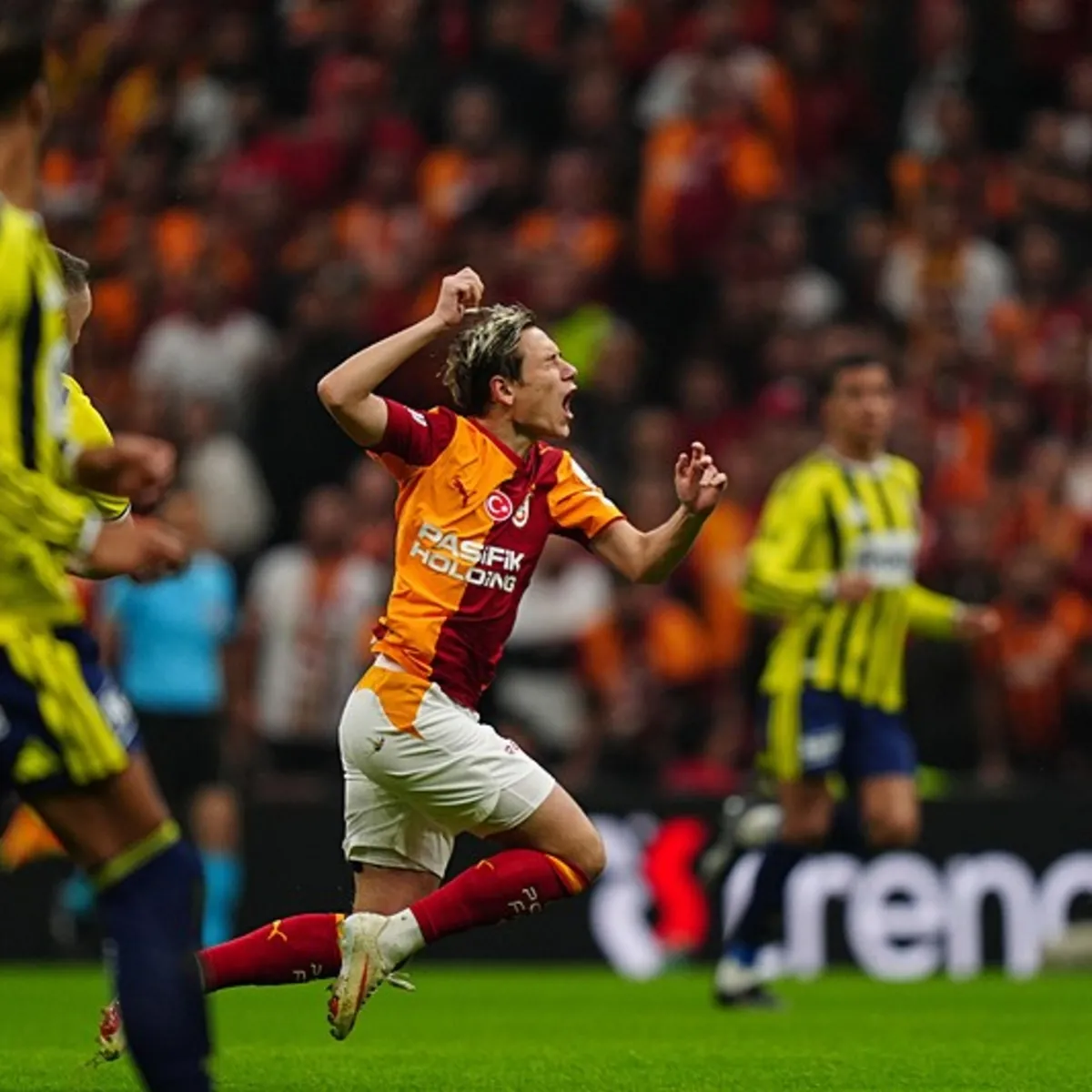 Galatasaray'ın penaltı beklediği pozisyonda VAR devreye girdi