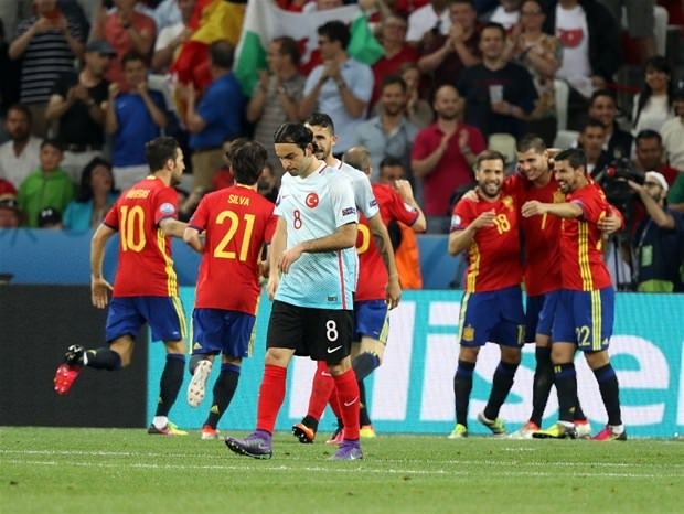 İtalya yenildi sosyal medya karıştı!