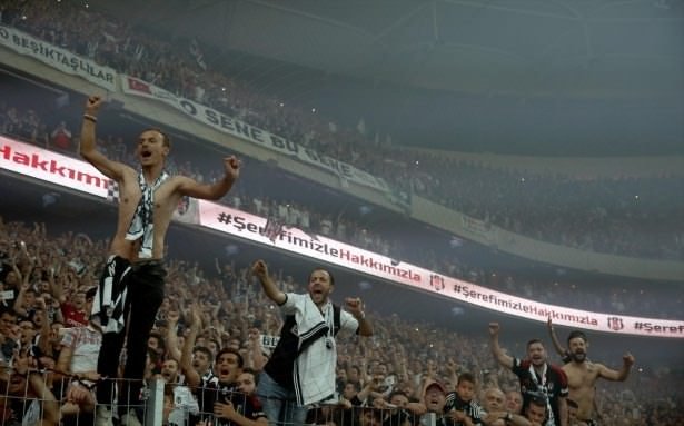 Maç sonunda Arena’da büyük çoşku!