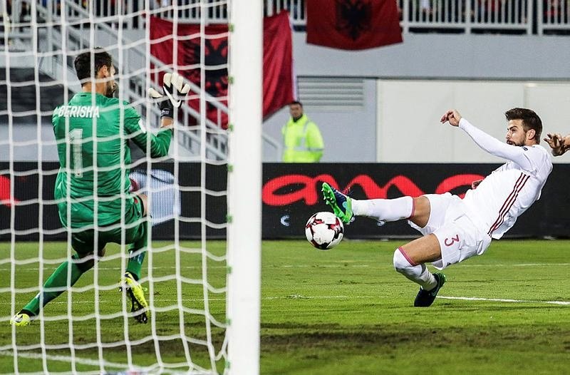 Pique’den şok hareket!