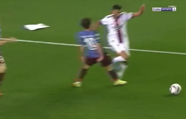 Trabzonspor karşısında Beşiktaş penaltı kazandı! İşte Rachid Ghezzal'ın yerde kaldığı o pozisyon... - 3
