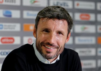 Wolfsburg'un yeni hocası Van Bommel oldu