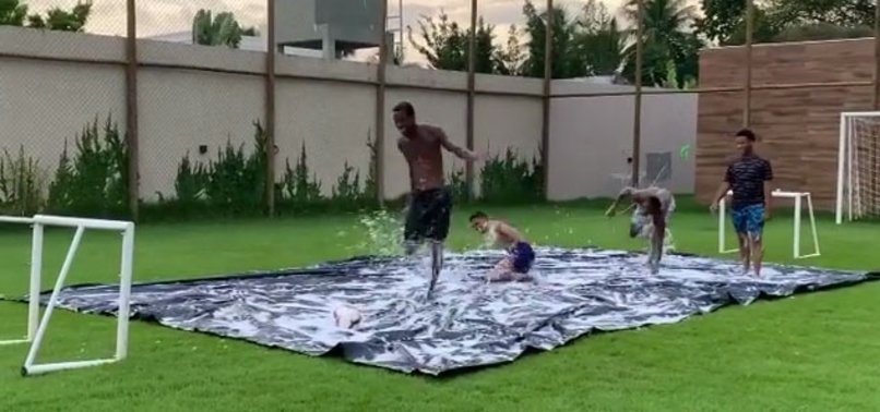 Anderson Talisca sabunlu sahada şov yaptı!