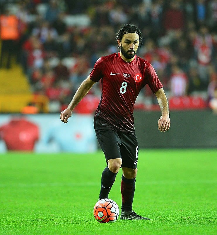 Milli futbolcuların menajerleri kim?