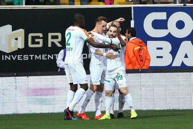 Fenerbahçe menajerlere para saçtı!