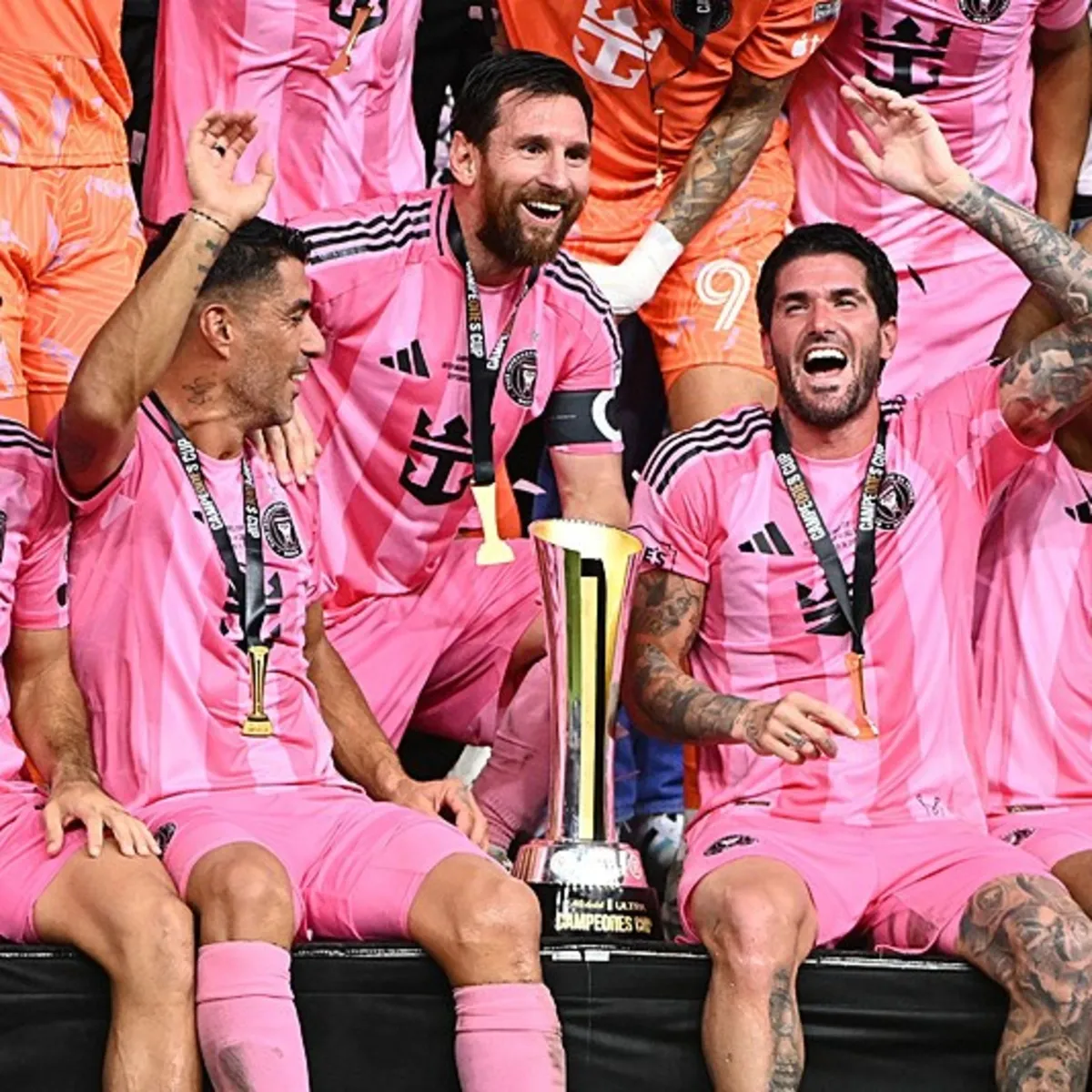 Lionel Messi durmuyor! 49. kupa geldi, Inter Miami tarih yazdı