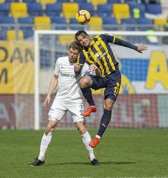 Golden sonra kendini yerde buldu!