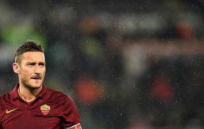 Totti futbola geri dönüyor! Yeni takımı...