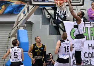 Beşiktaş Sompo Japan, AEK'yı farklı devirdi