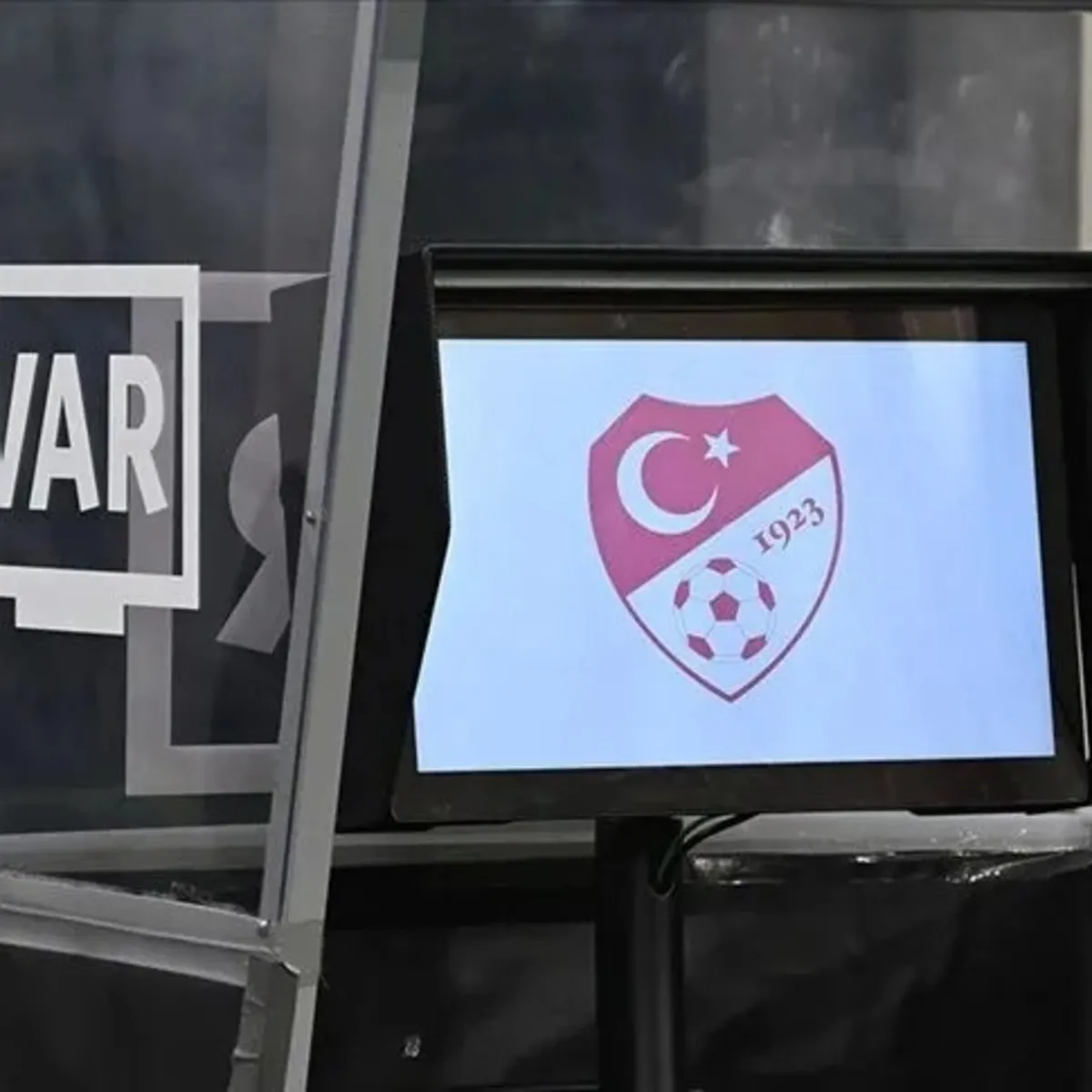 Trabzonspor - Galatasaray maçının VAR hakemi belirlendi