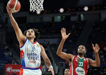 A. Efes farklı kazanarak öne geçti!