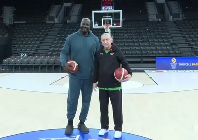 Başkan Erdoğan, NBA efsanesi Shaq ile basketbol oynadı!