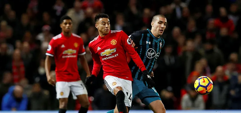 Manchester United zirveden uzaklaşıyor