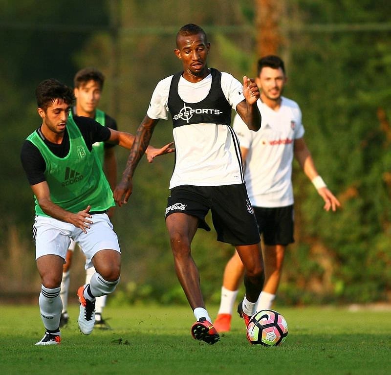 Beşiktaş’ta 5 futbolcu kadro dışı