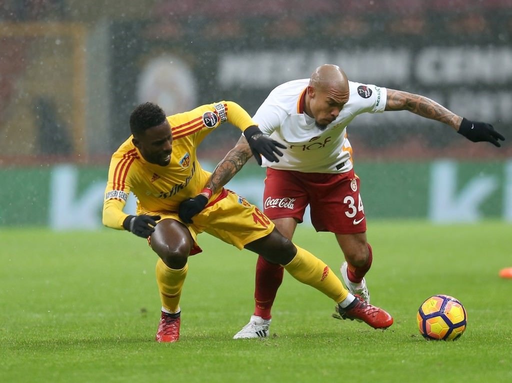 Erman Toroğlu Riekerink’i topa tuttu