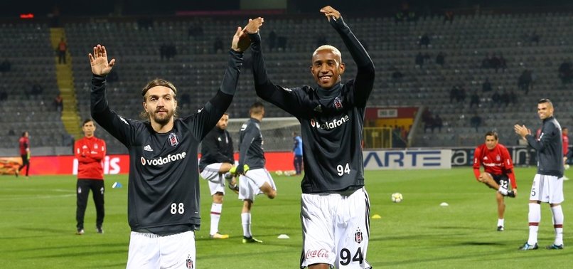 Talisca ve Caner el ele tribünleri selamladı