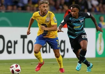Trabzonspor'da Ahmet Canbaz imzalıyor